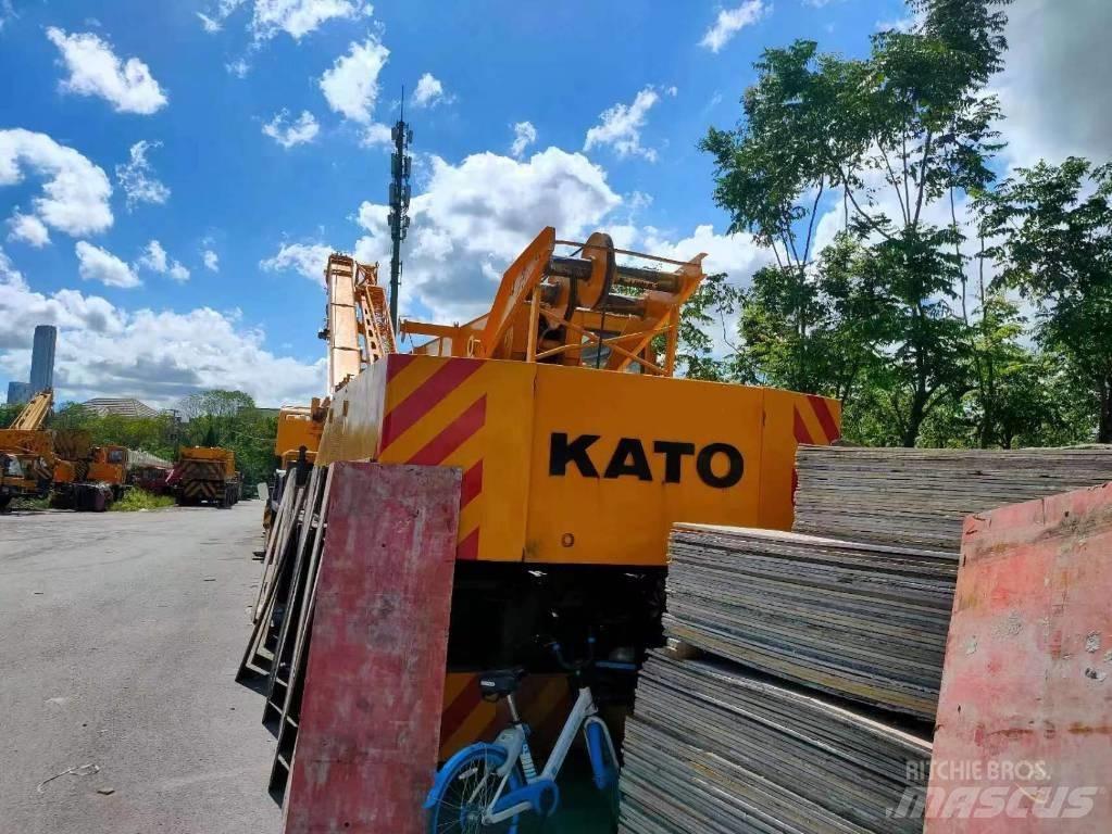 Kato NK 400 E Mobile and all terrain cranes