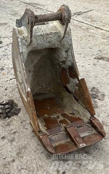  2' BUCKET, 65mm PINS Buckets