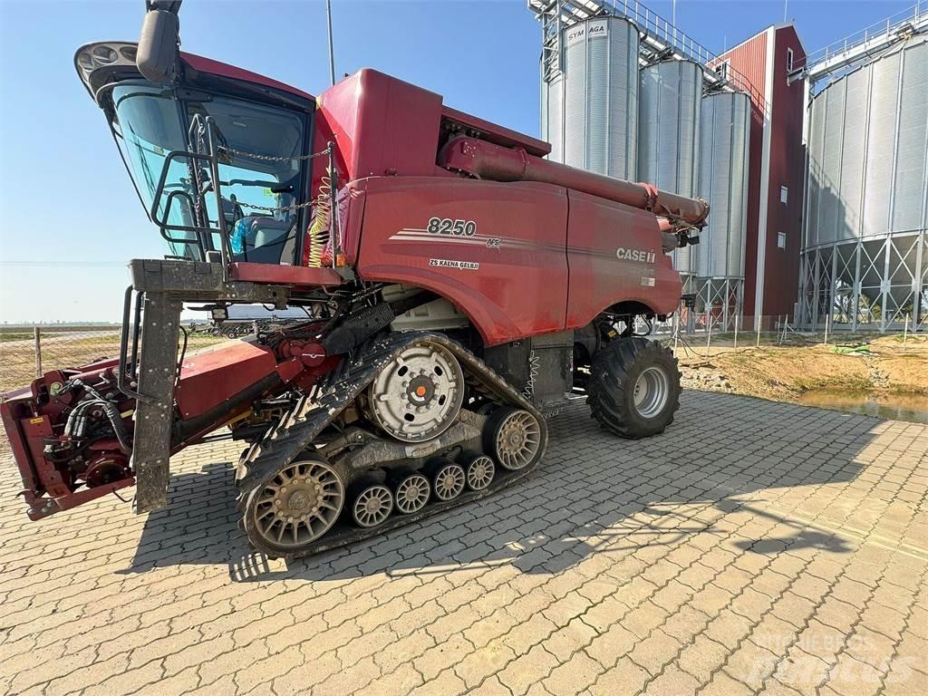 Case IH IH 8250 Combine Harvesters