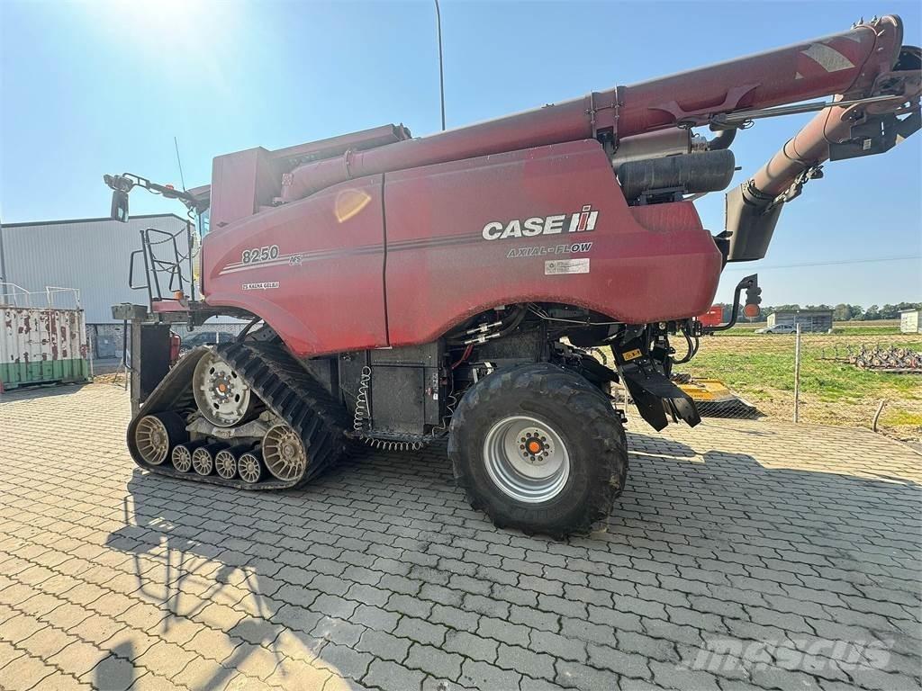 Case IH IH 8250 Combine Harvesters