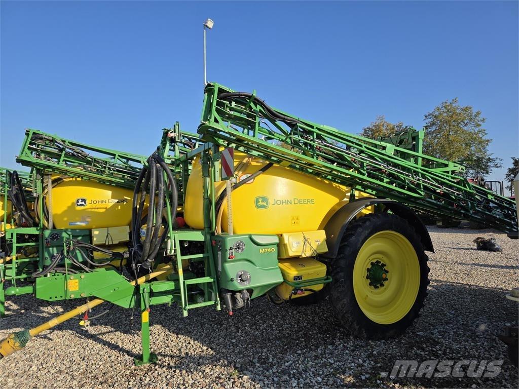 John Deere M740 Trailed sprayers