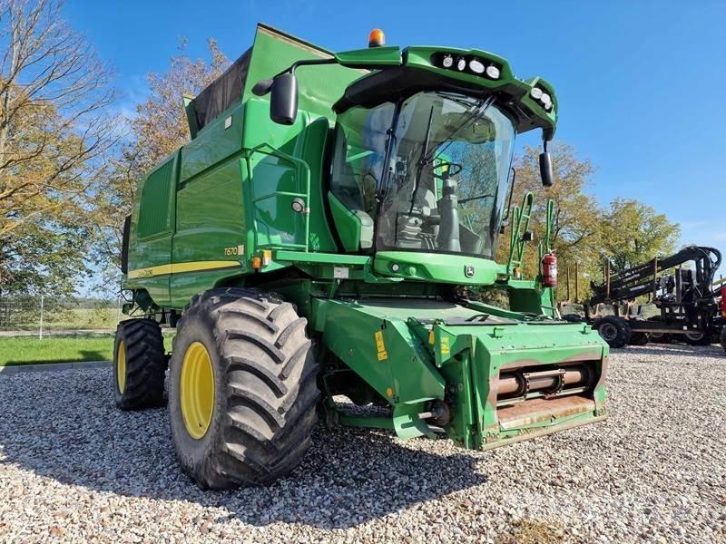 John Deere T670 Combine Harvesters