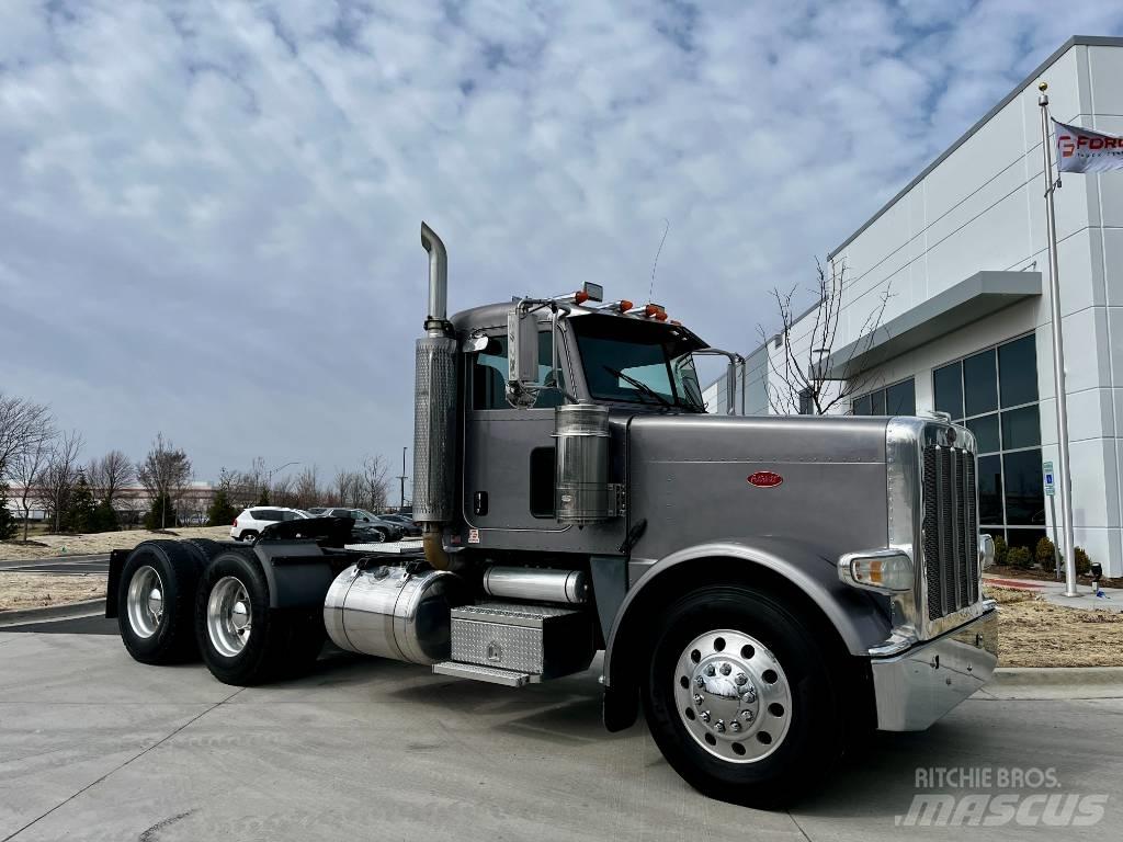 Peterbilt 389 Conventional Trucks / Tractor Trucks