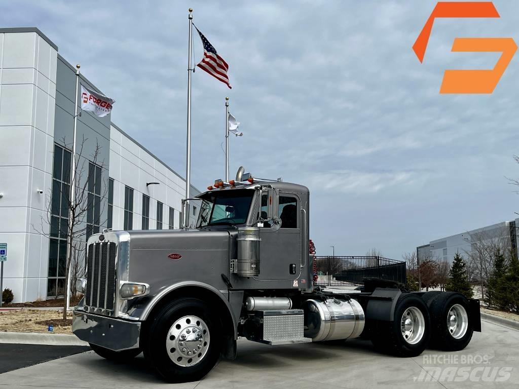 Peterbilt 389 Conventional Trucks / Tractor Trucks