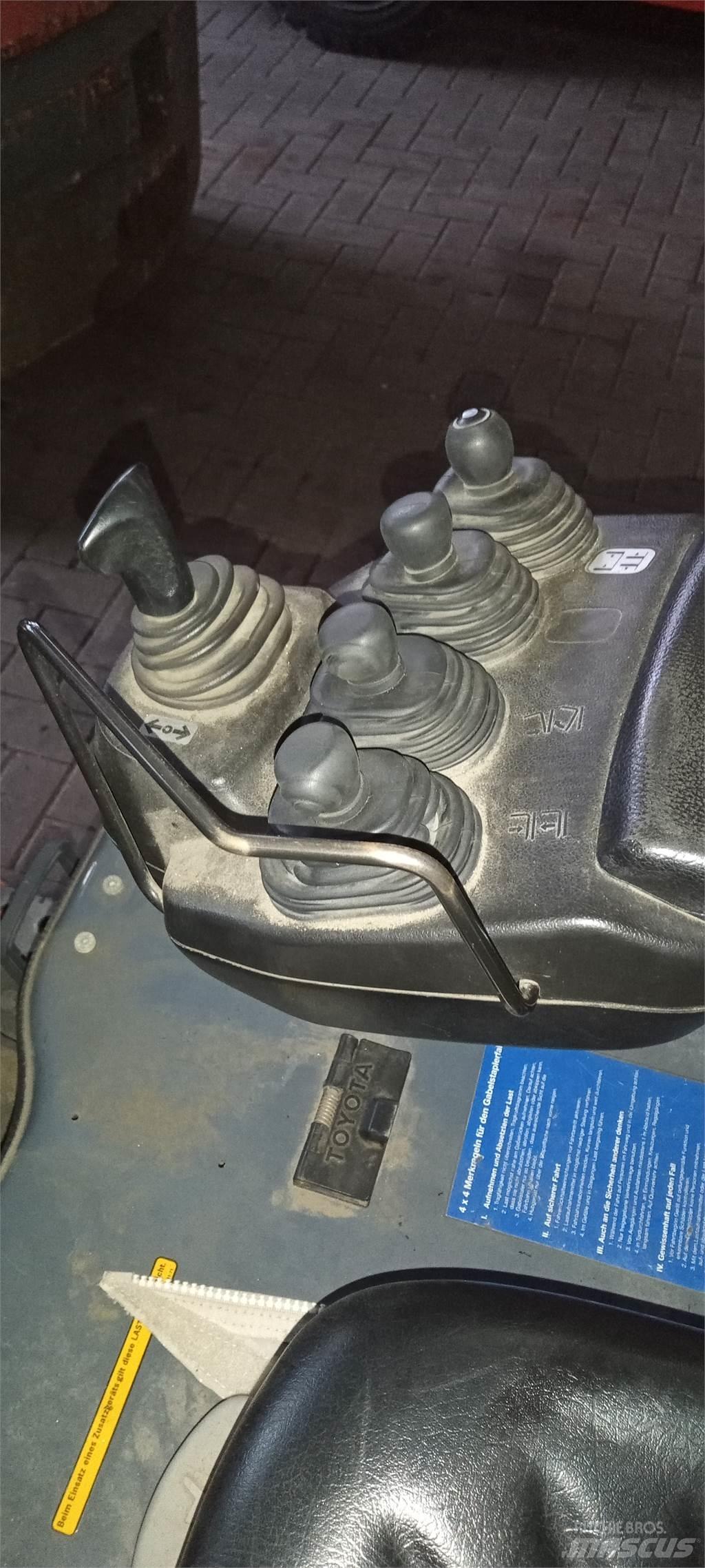 Toyota 8FBEKT18 Electric Forklifts