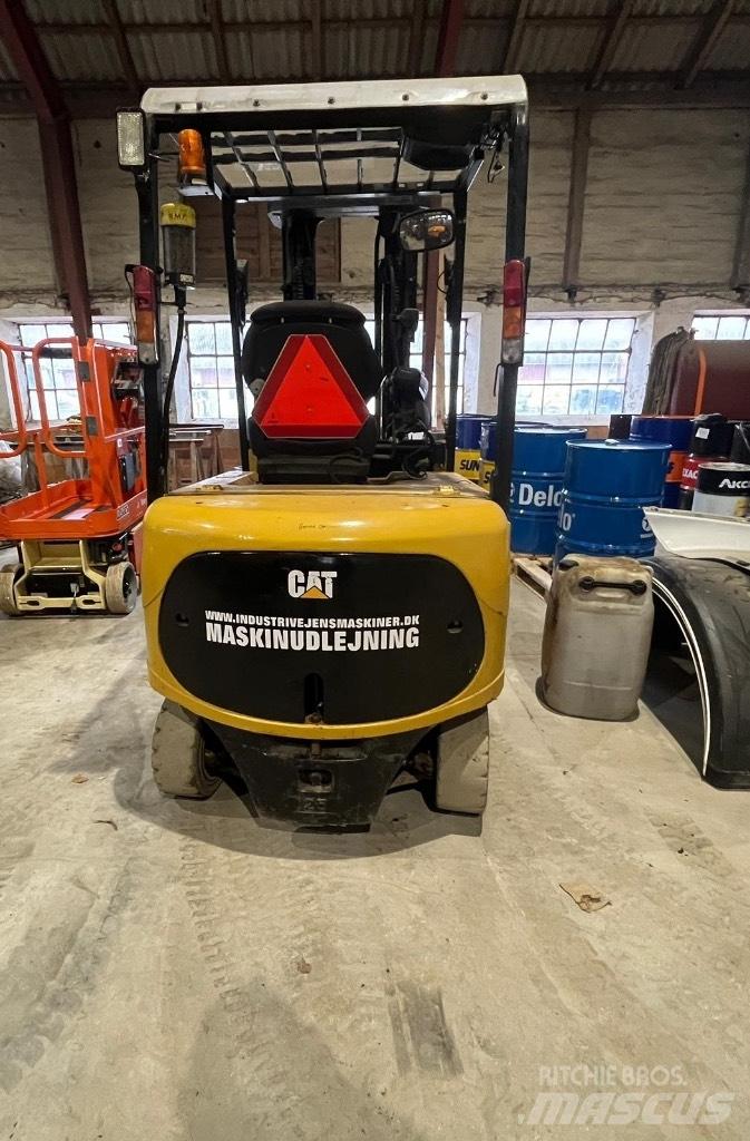 CAT EP 25 Electric Forklifts