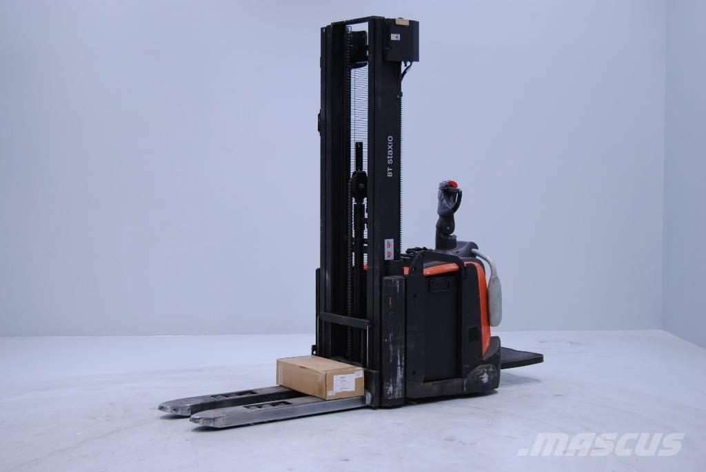 Toyota SPE160L Pedestrian stacker