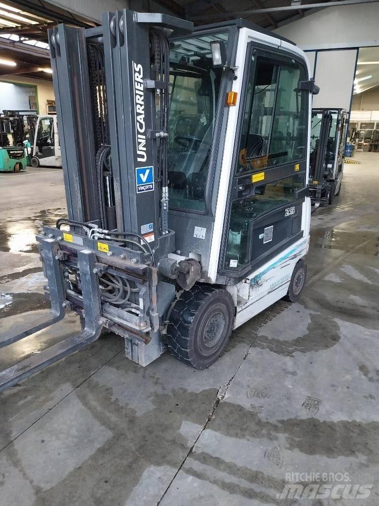 UniCarriers QX25 Electric Forklifts