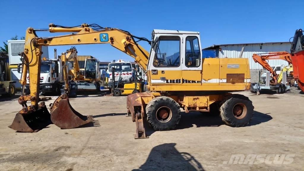 Liebherr A 902 Wheeled Excavators