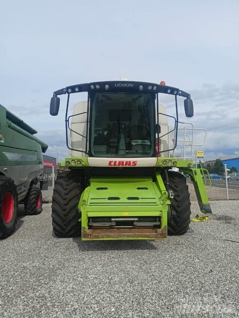 CLAAS Lexion 670 Combine Harvesters