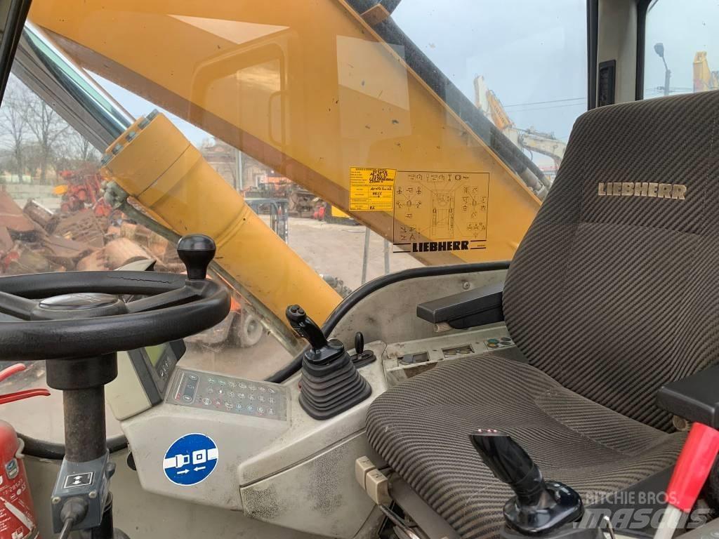 Liebherr A 904 C Wheeled Excavators