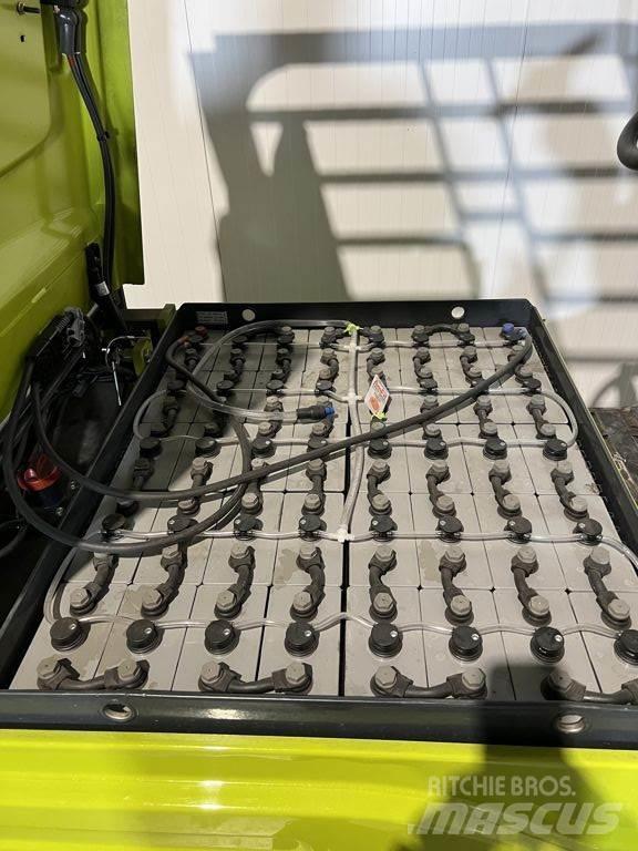 Clark GEX30 Electric Forklifts