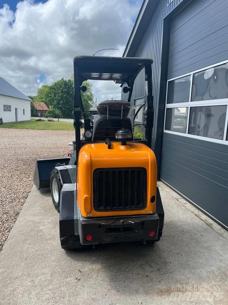 GiANT 332 SWT Mini Loader