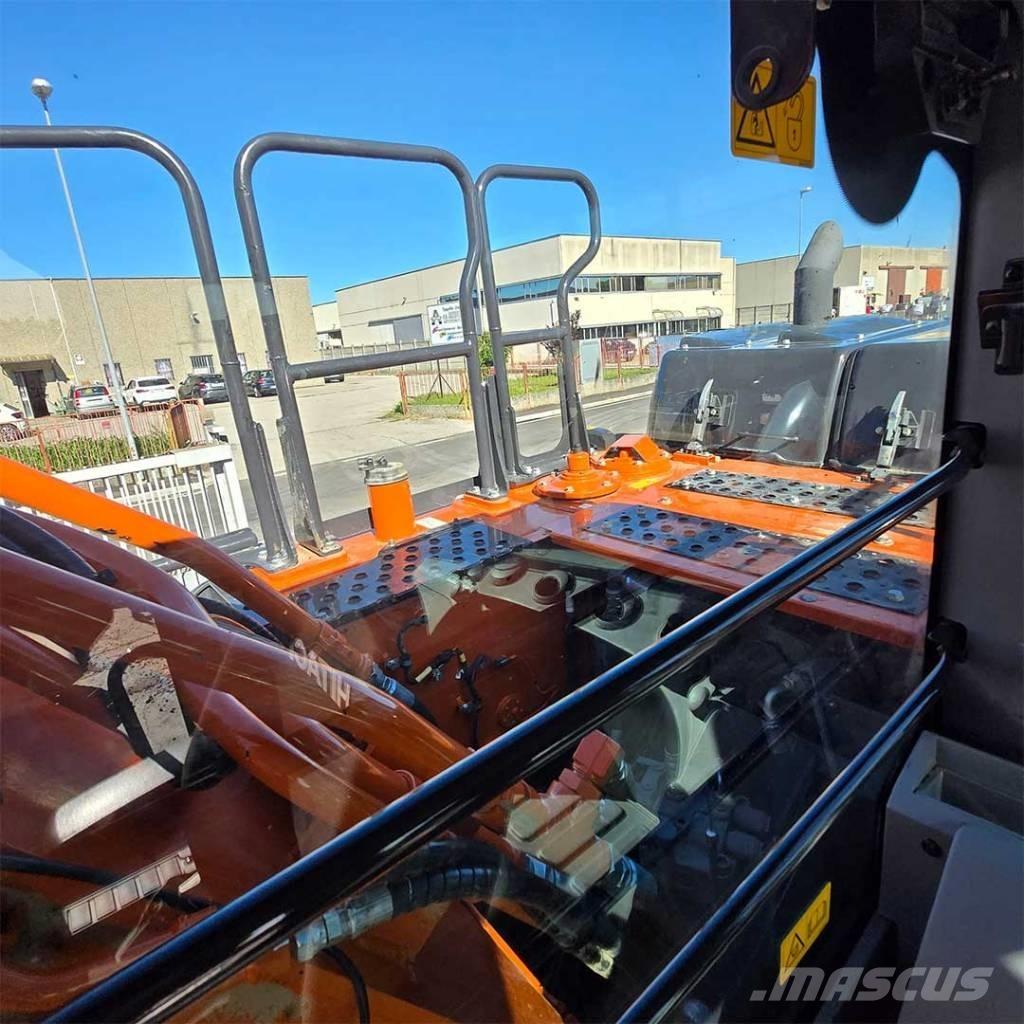 Hitachi ZX210LCN-7 Others