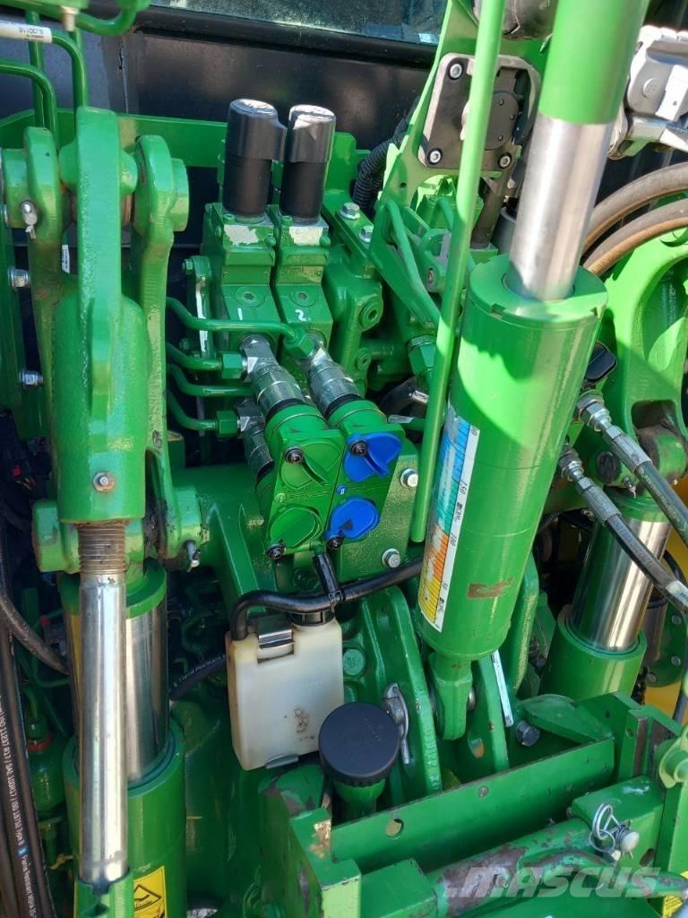 John Deere 5125 R Tractors