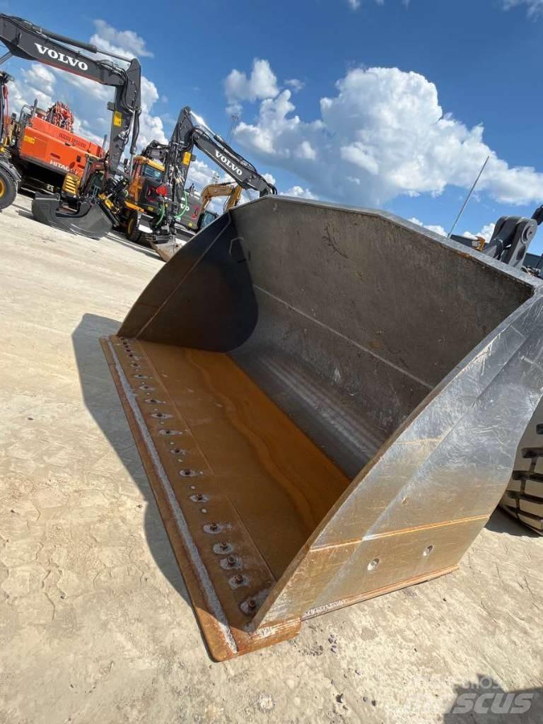 Volvo L220H Wheel Loaders