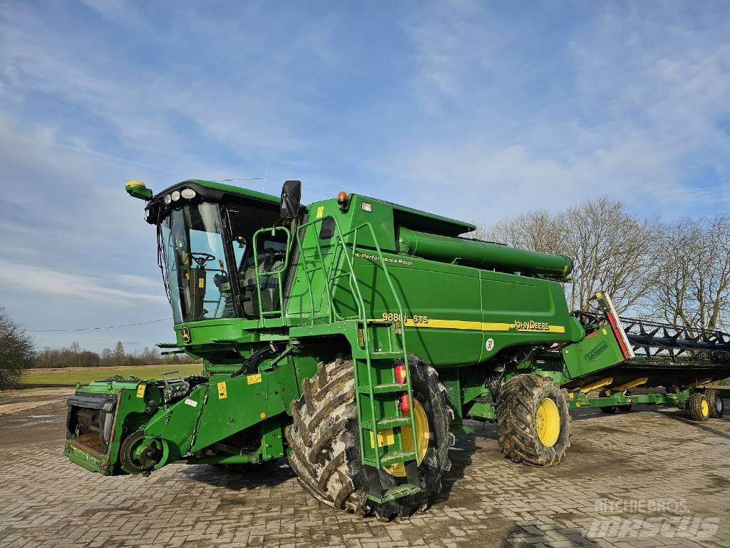 John Deere STS 9880i Combine Harvesters
