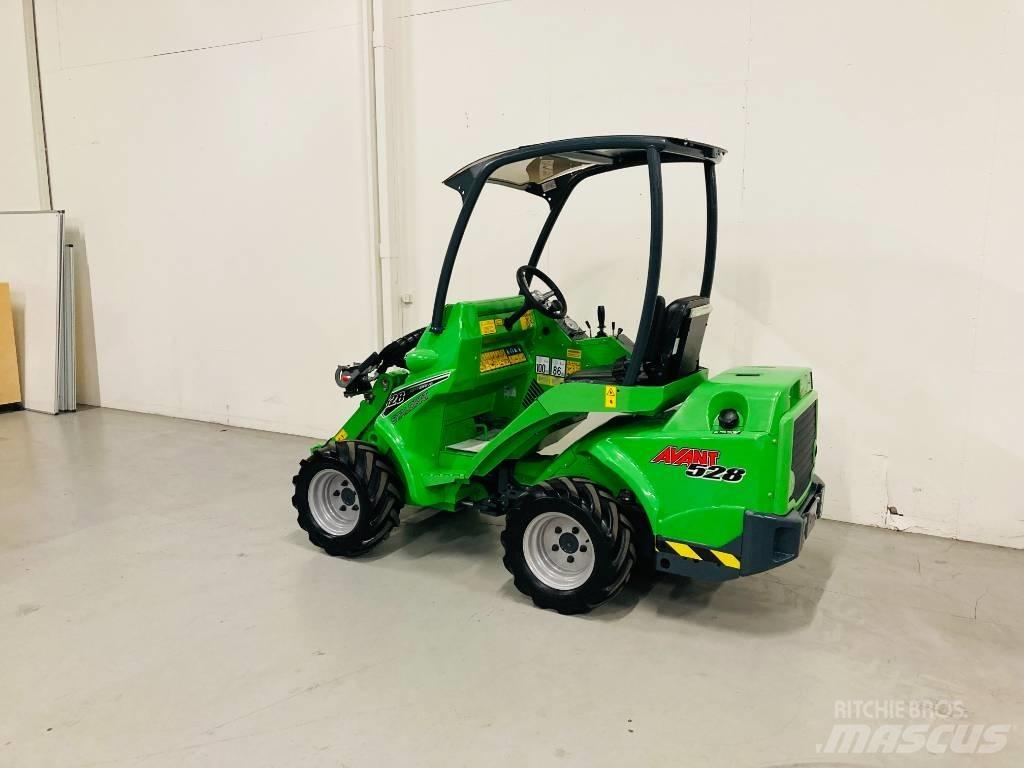 Avant 528 Mini Loader