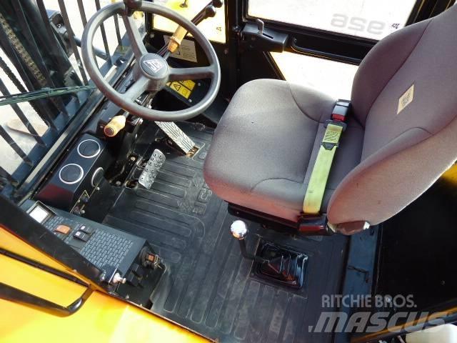 JCB 926 Rough Terrain Trucks