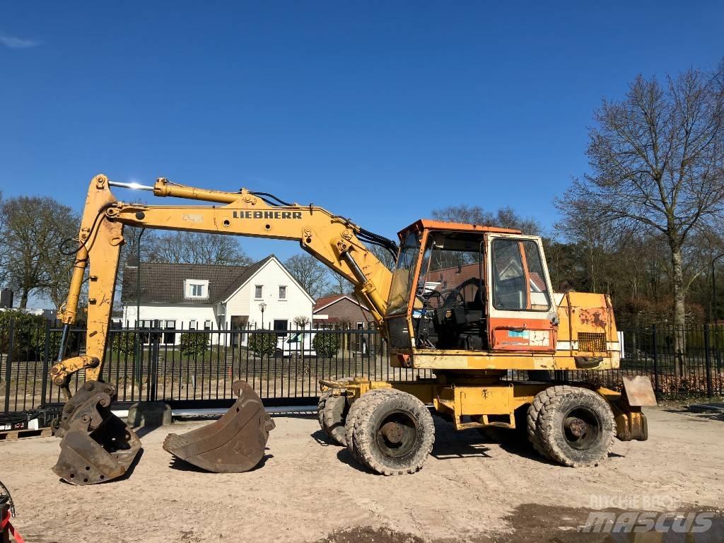 Liebherr A 900 B Wheeled Excavators