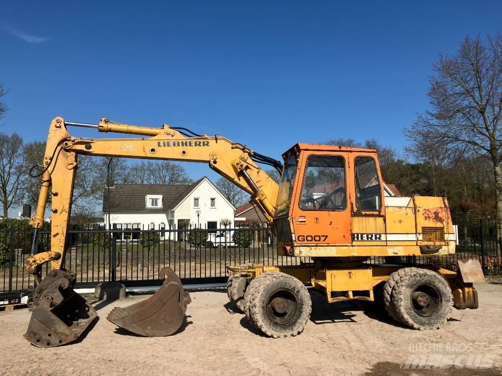 Liebherr A 900 B Wheeled Excavators