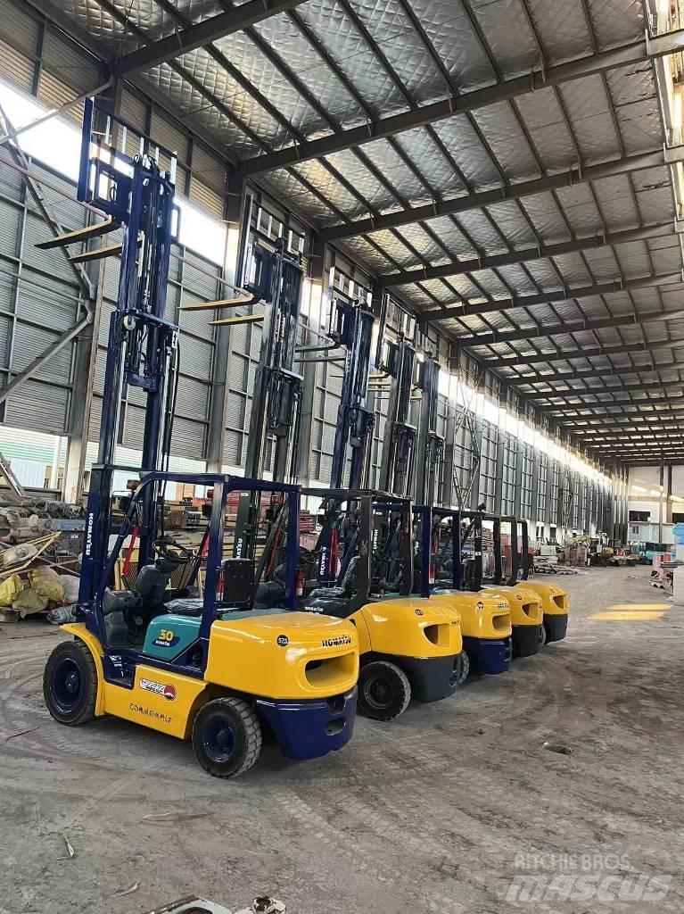 Komatsu FD 30 T-17 Diesel Forklifts