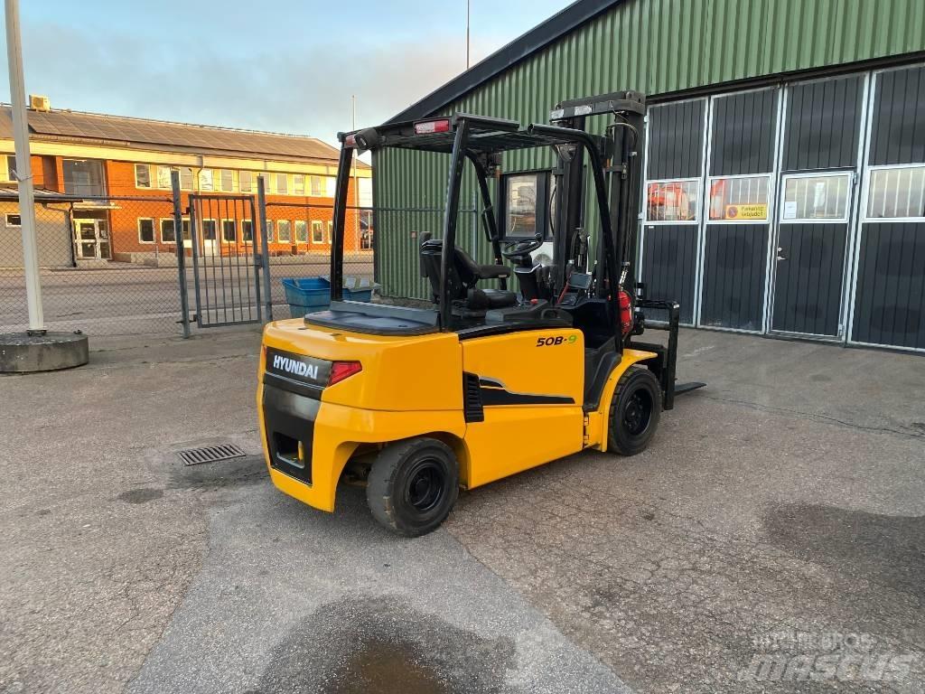 Hyundai 50 B-9 Electric Forklifts
