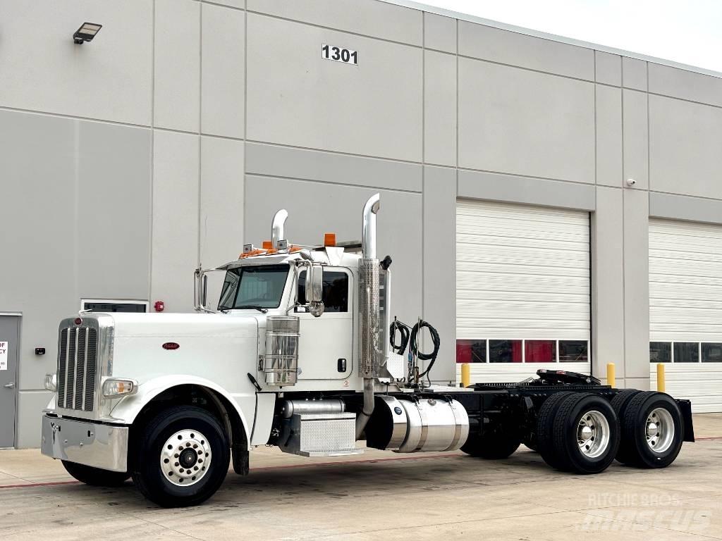 Peterbilt 389 Conventional Trucks / Tractor Trucks