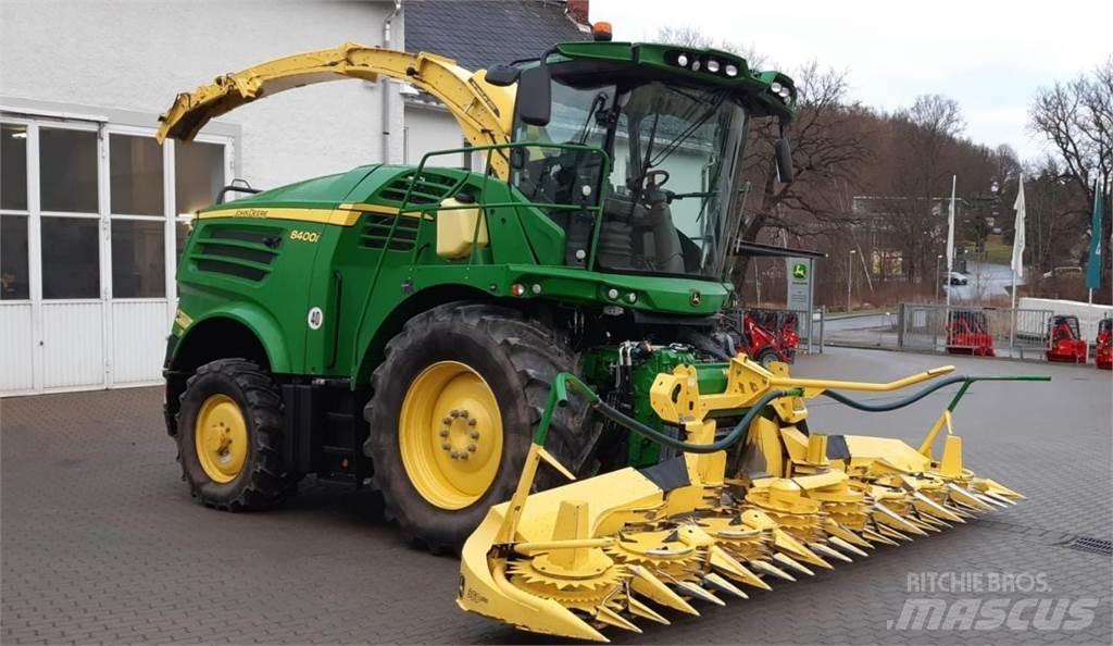 John Deere 8400i Foragers