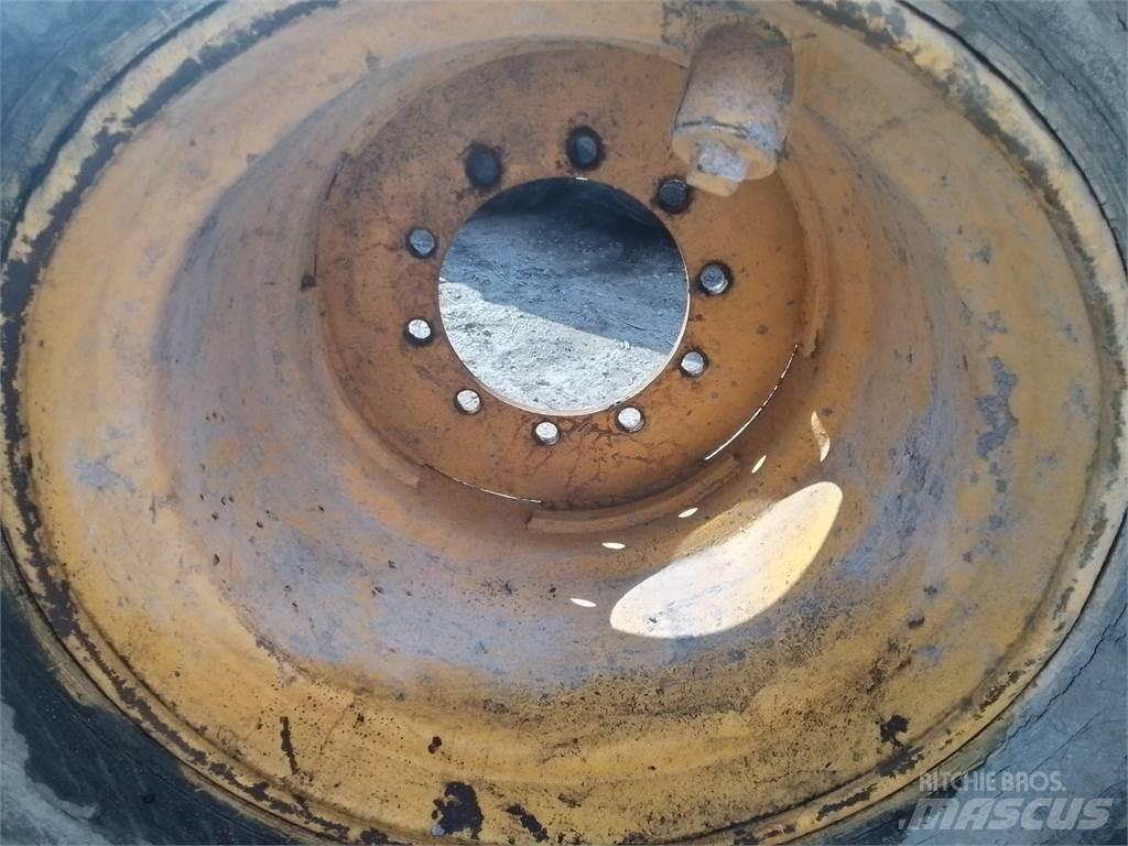 Ösa 250 24x26,5 Tires, wheels and rims