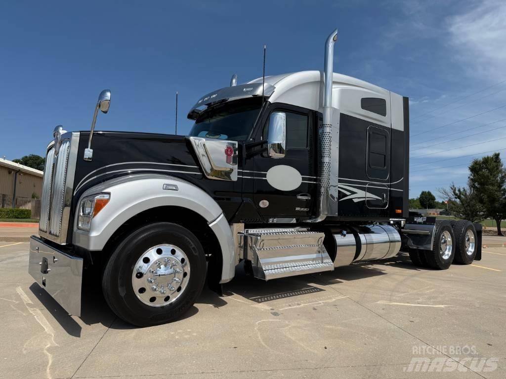 Kenworth W 990 Conventional Trucks / Tractor Trucks