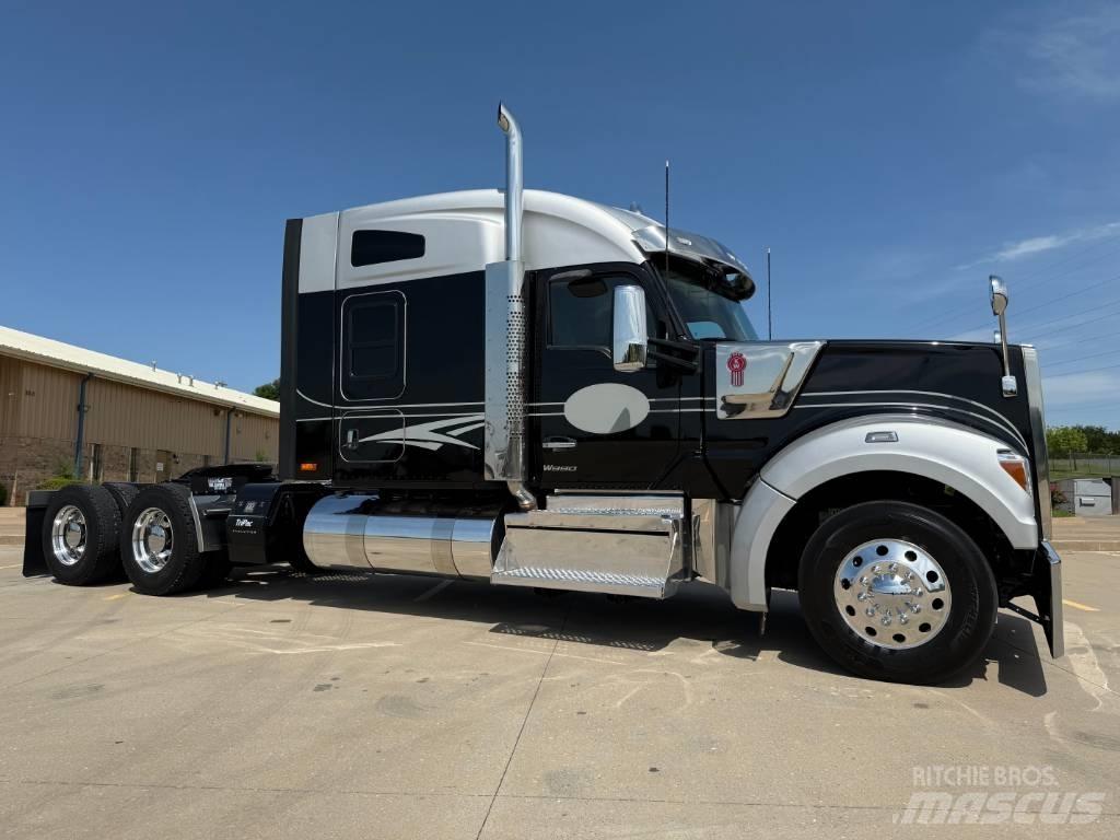 Kenworth W 990 Conventional Trucks / Tractor Trucks
