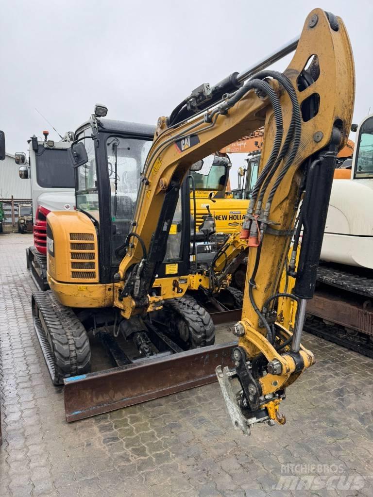 CAT 302.7 D Mini Excavators <7t (Mini Diggers)