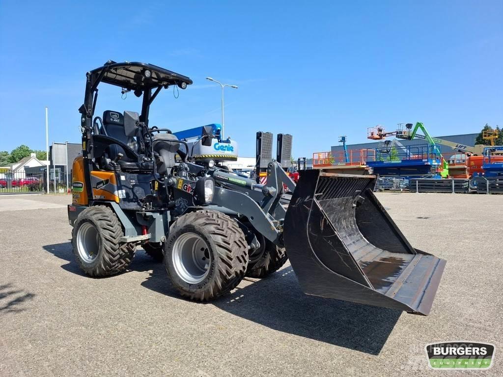 GiANT G1500 X-TRA Mini Loader