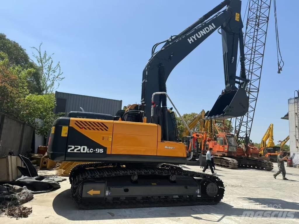 Hyundai R220LC-9S Mini excavators  7t - 12t
