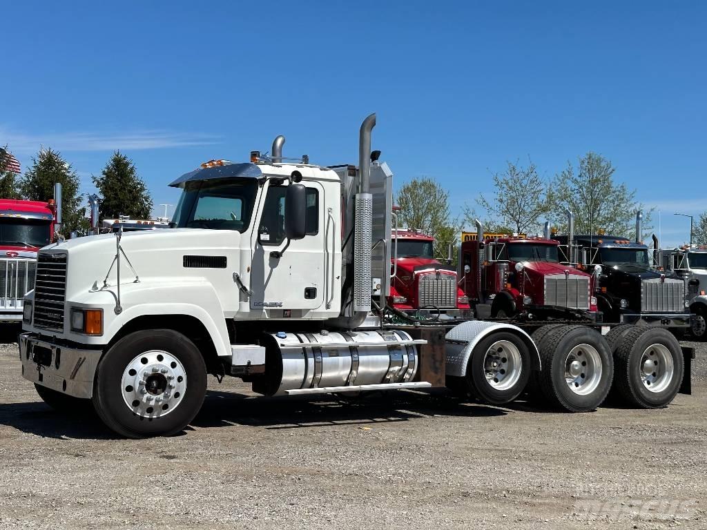 Mack CHU613 Conventional Trucks / Tractor Trucks