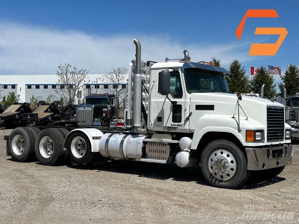 Mack CHU613 Conventional Trucks / Tractor Trucks