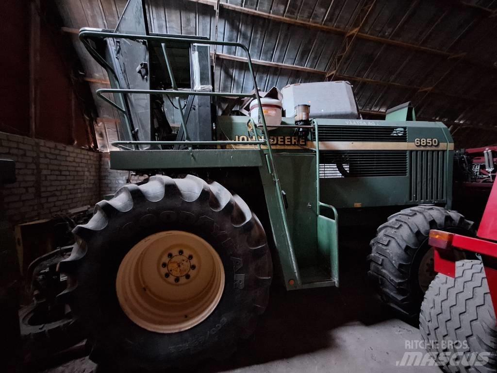 John Deere 6850 Foragers