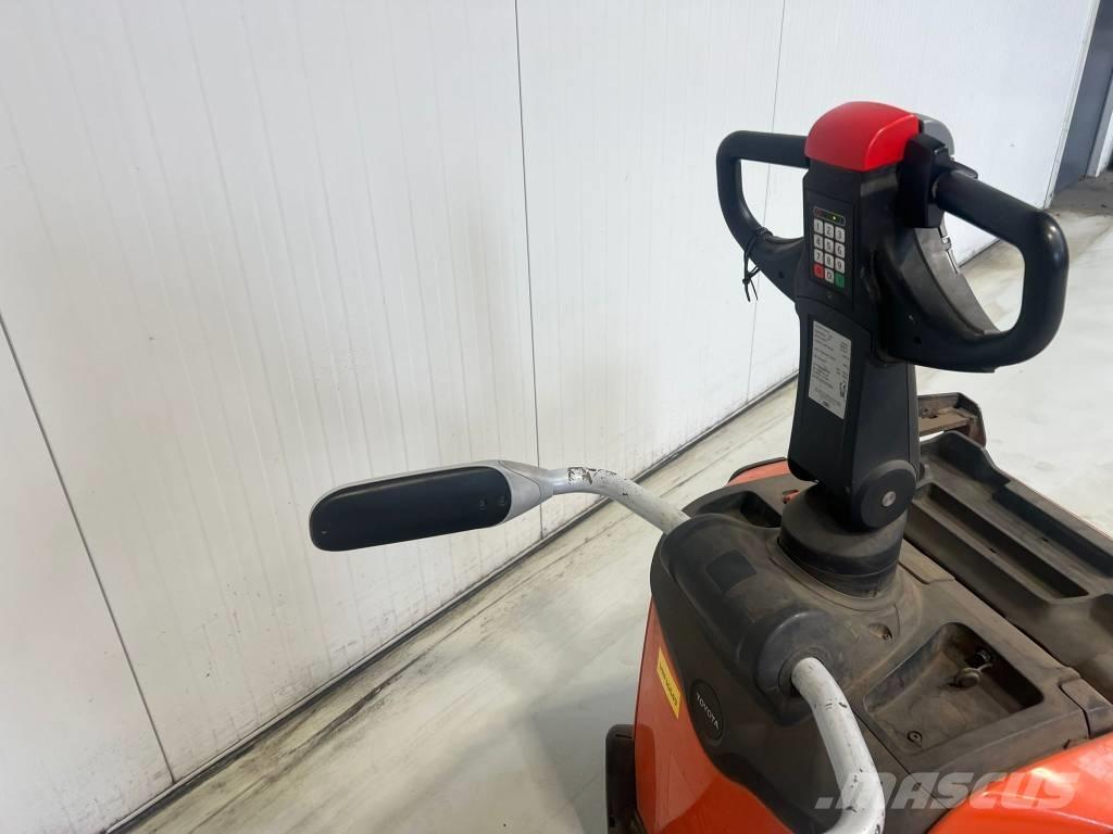 BT LPE250 Low lifter with platform