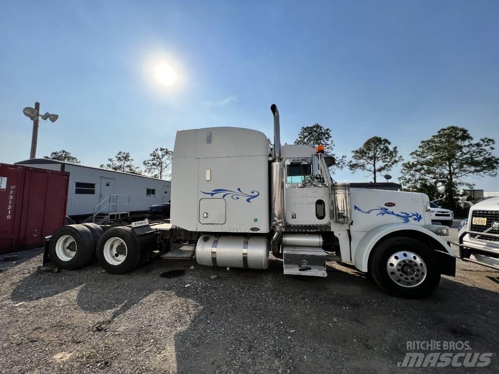 Peterbilt 378 Conventional Trucks / Tractor Trucks