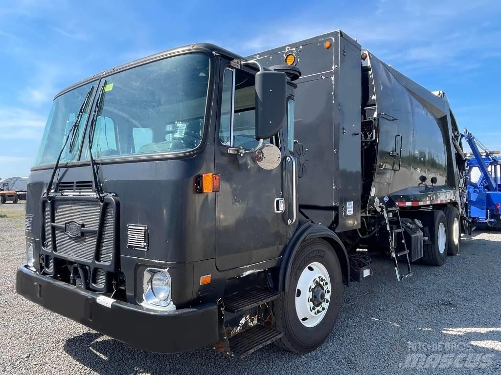 Autocar XPEDITOR Garbage Trucks / Recycling Trucks