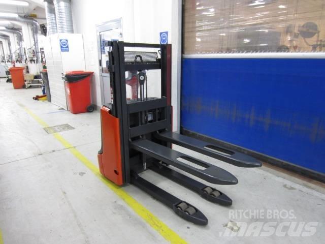 Linde L 10 Pedestrian stacker