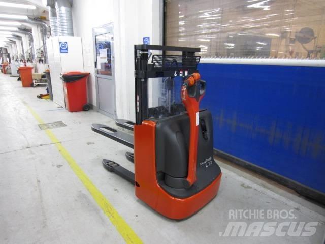 Linde L 10 Pedestrian stacker
