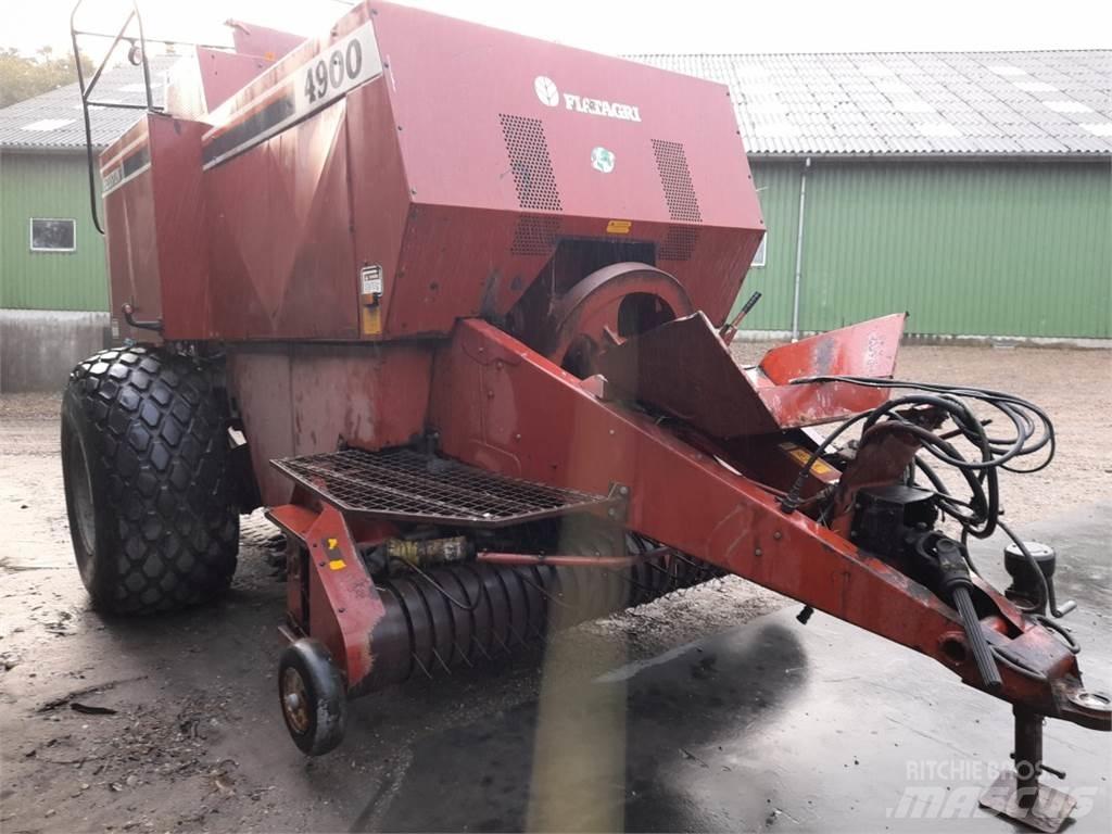 Hesston 4900 Tractors