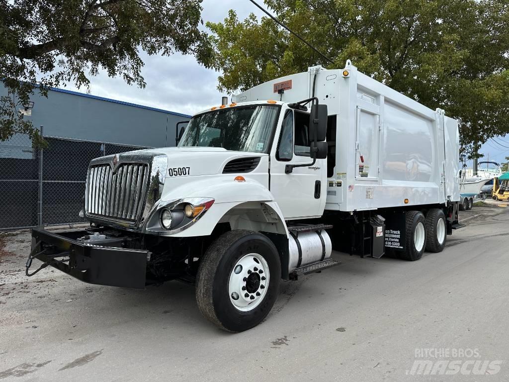 International 7400 Garbage Trucks / Recycling Trucks