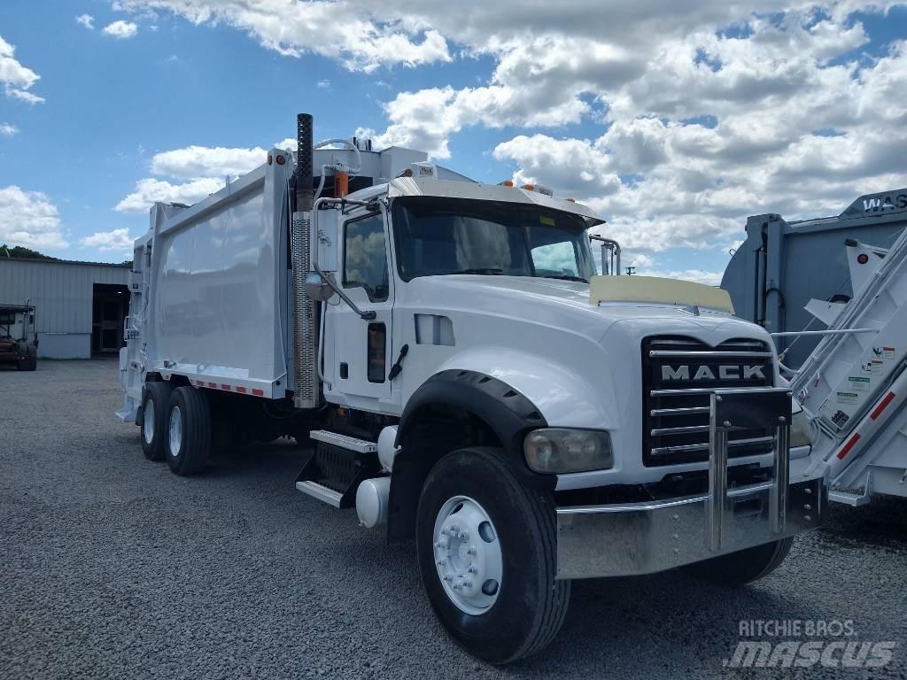 Mack GRANITE GU713 Garbage Trucks / Recycling Trucks