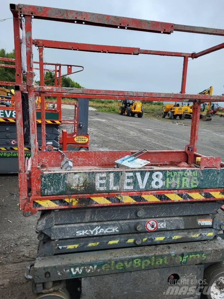 SkyJack 32/19 Scissor Lifts