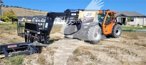JLG 742 Telescopic Handlers