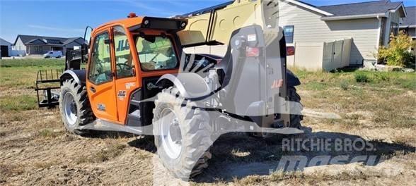 JLG 742 Telescopic Handlers