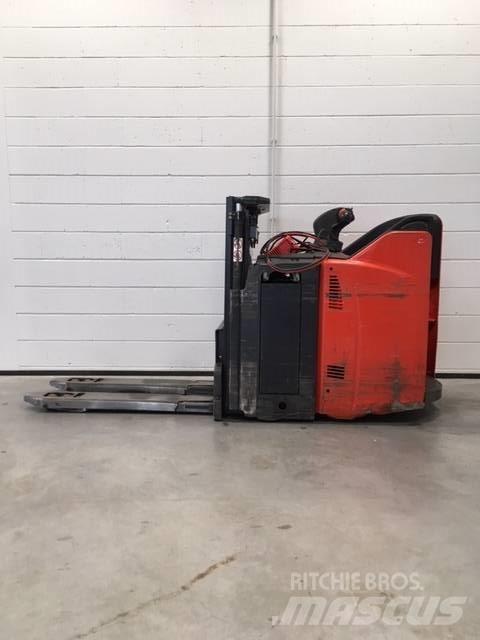 Linde D12HPSP/133 Self Propelled Stackers